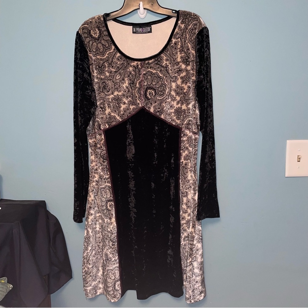 The Pyramid Collection Paisley and Crushed Velvet Midi Dress